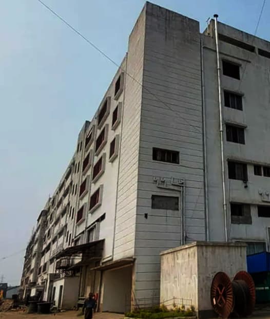 Plakads 13,000 sq ft Smart Factory equipped with modern machinery at Regent SME Industrial Park, Howrah - A Grade-A facility ensuring quality production and worker safety Plakads Factory at Regent SME Industrial Park, Howrah